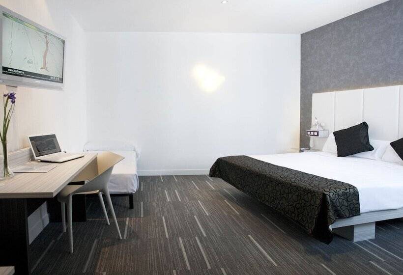 スタンダードトリプルルーム, Petit Palace Santa Barbara