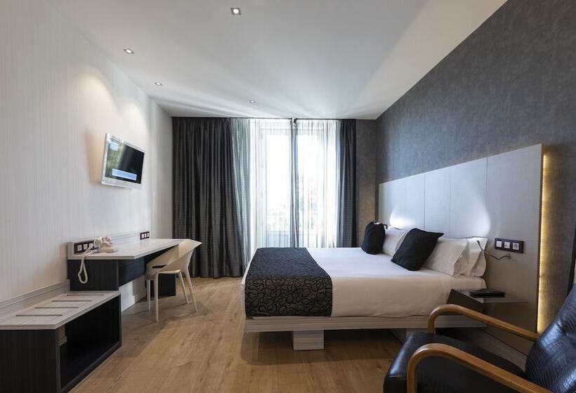 スタンダード４人部屋, Petit Palace Santa Barbara