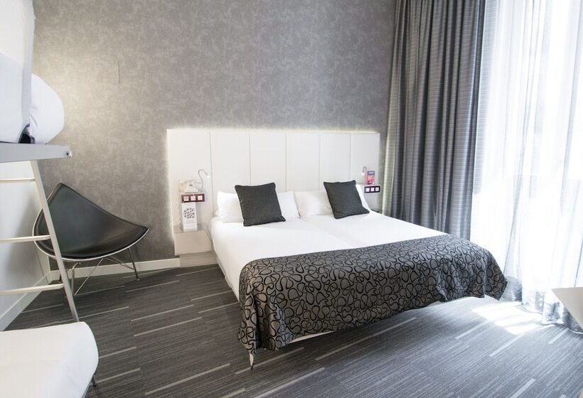 スタンダード４人部屋, Petit Palace Santa Barbara