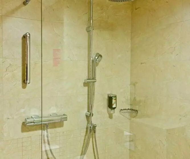 デラックスルーム, Ramada By Wyndham Oradea