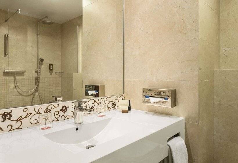 Номер Deluxe, Ramada By Wyndham Oradea