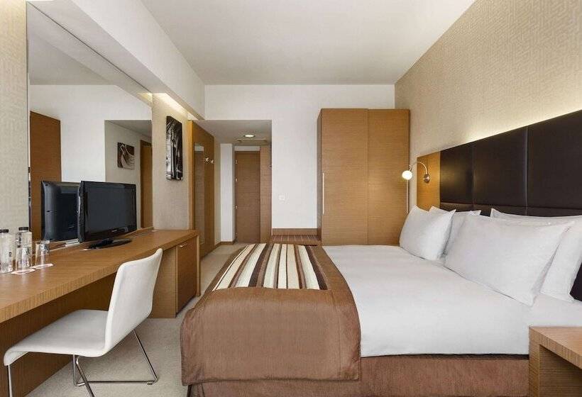 Номер Deluxe, Ramada By Wyndham Oradea