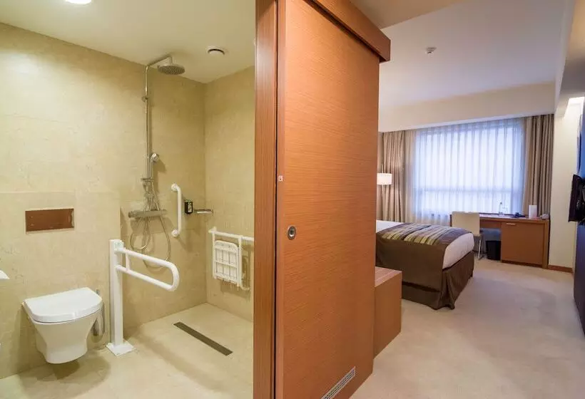 障害者適応デラックスルーム, Ramada By Wyndham Oradea