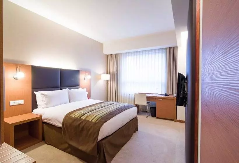 障害者適応デラックスルーム, Ramada By Wyndham Oradea