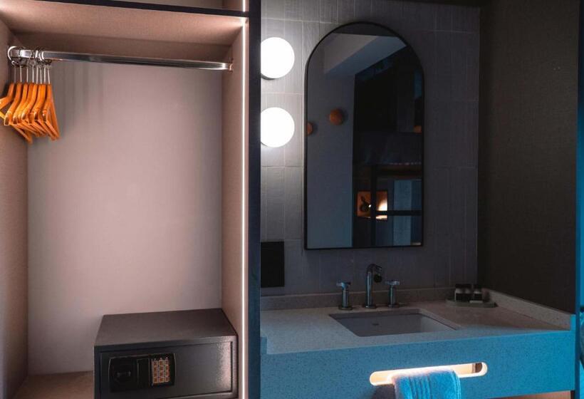 四人标准间, Refugio Knapp