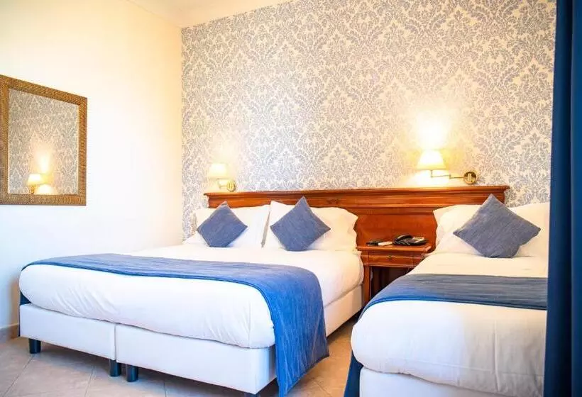 اتاق کلاسیک سه تخته, Relais Villa Giuliana