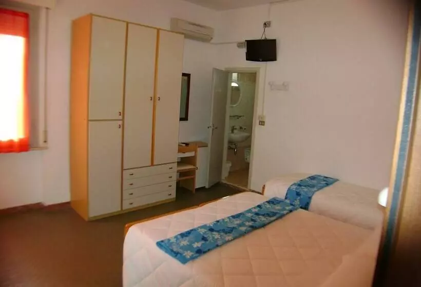 اتاق استاندارد سه نفره, Villa Del Sole