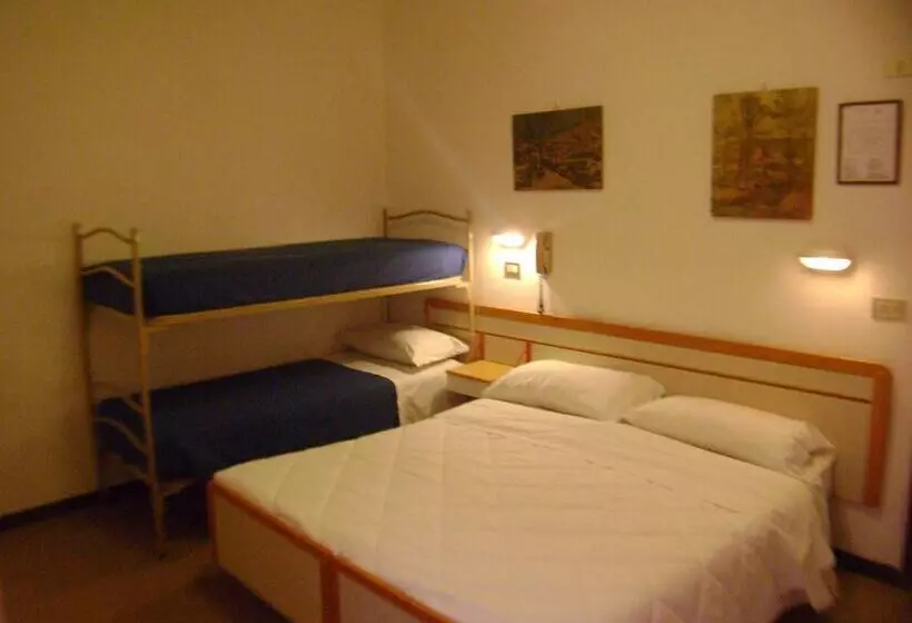 اتاق استاندارد چهار تخته, Villa Del Sole