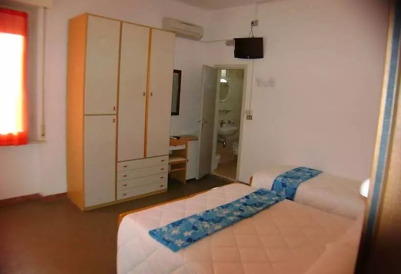 اتاق استاندارد سه نفره, Villa Del Sole