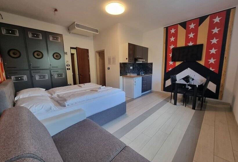 استودیوی استاندارد, Artrock Residence