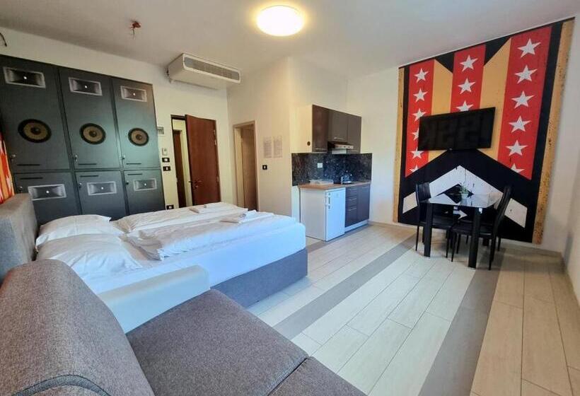 استودیوی استاندارد, Artrock Residence