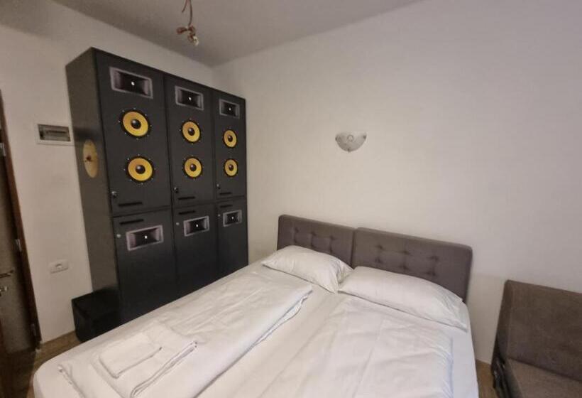 استودیوی استاندارد, Artrock Residence