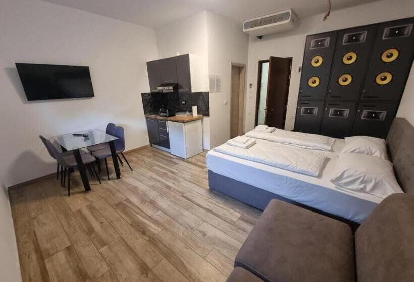 استودیوی استاندارد, Artrock Residence