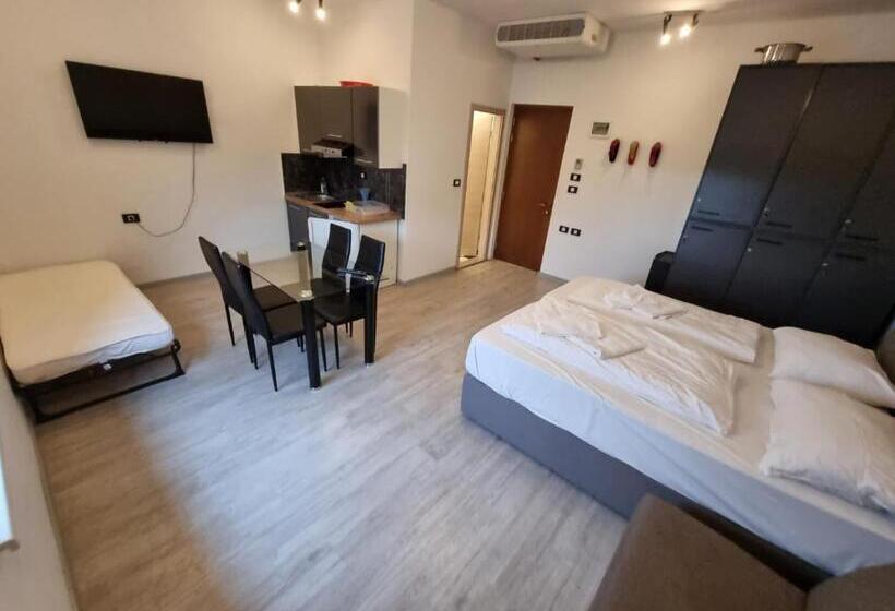 استودیو خانوادگی, Artrock Residence