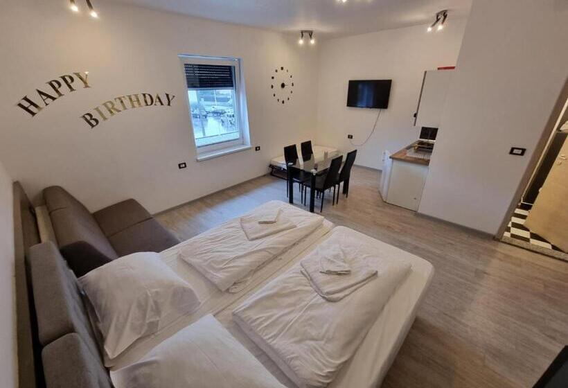 استودیو خانوادگی, Artrock Residence