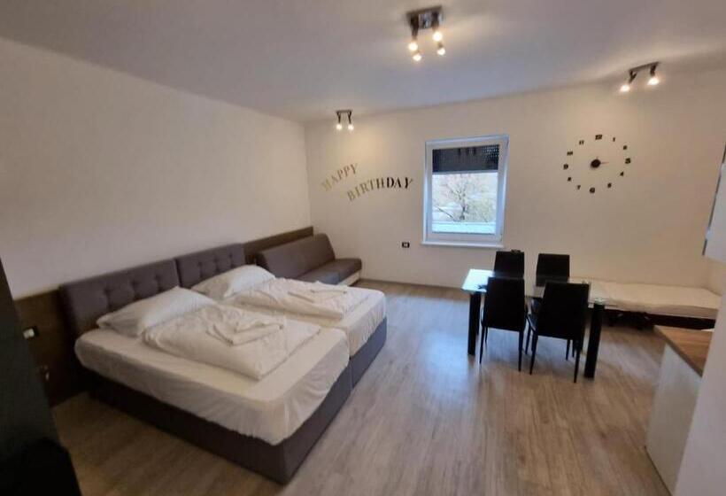 استودیو خانوادگی, Artrock Residence