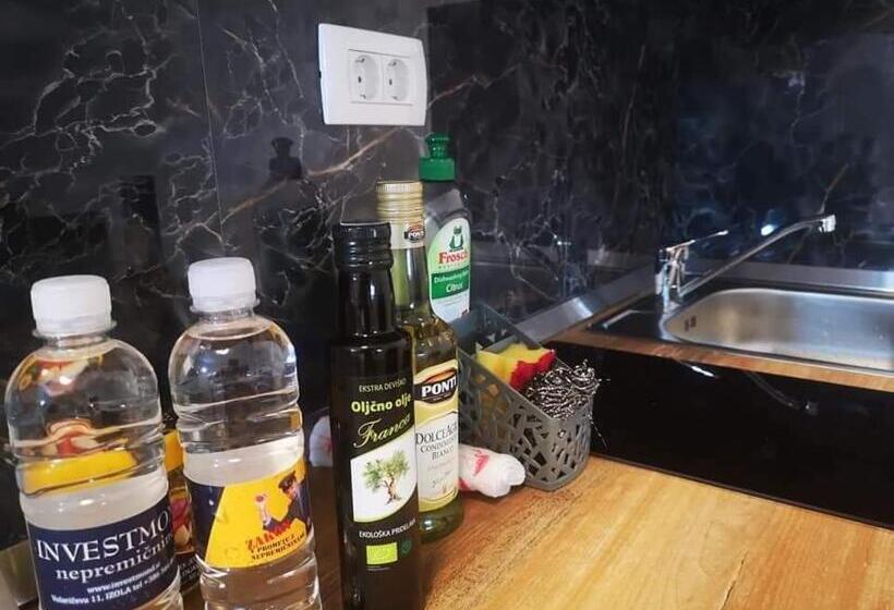 استودیوی لوکس, Artrock Residence