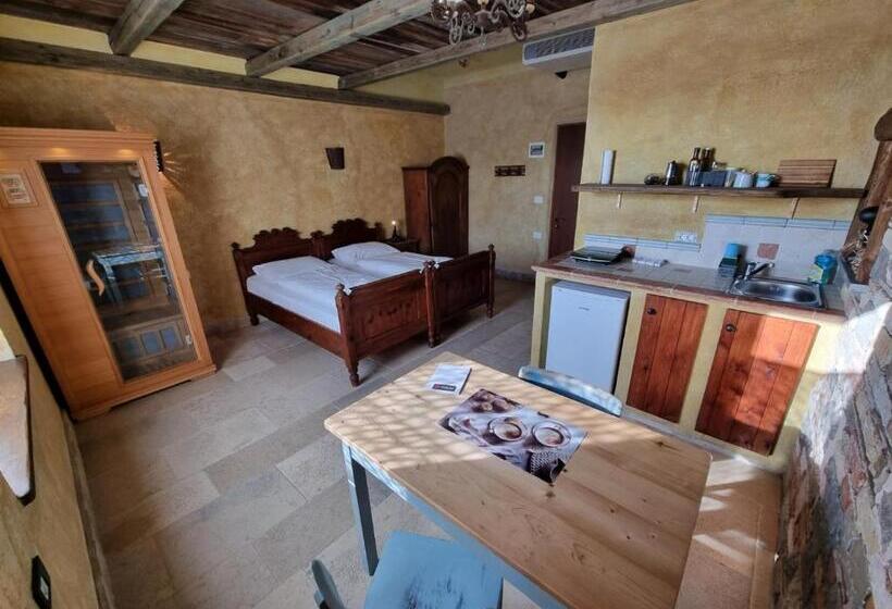 استودیوی لوکس, Artrock Residence