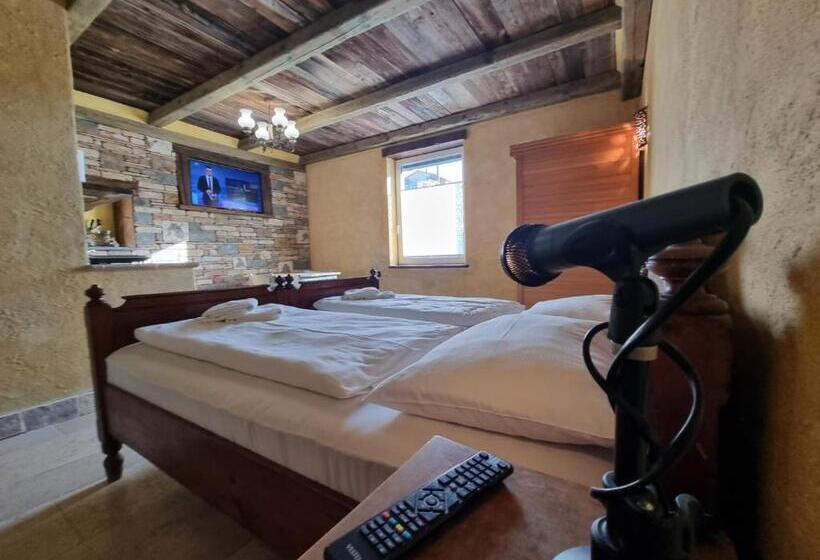 استودیوی لوکس, Artrock Residence