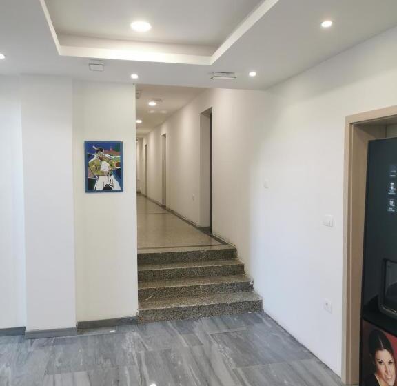 استودیوی لوکس, Artrock Residence