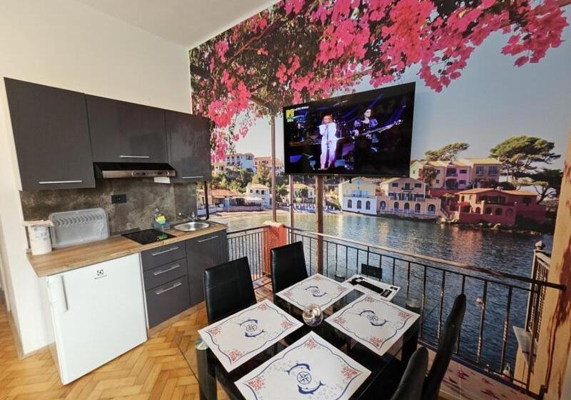 اتاق استاندارد سه نفره, Artrock Residence