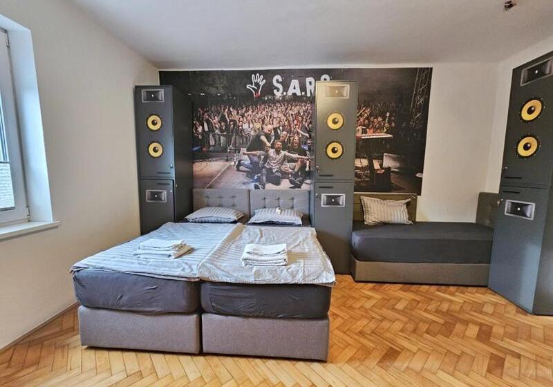 اتاق استاندارد سه نفره, Artrock Residence