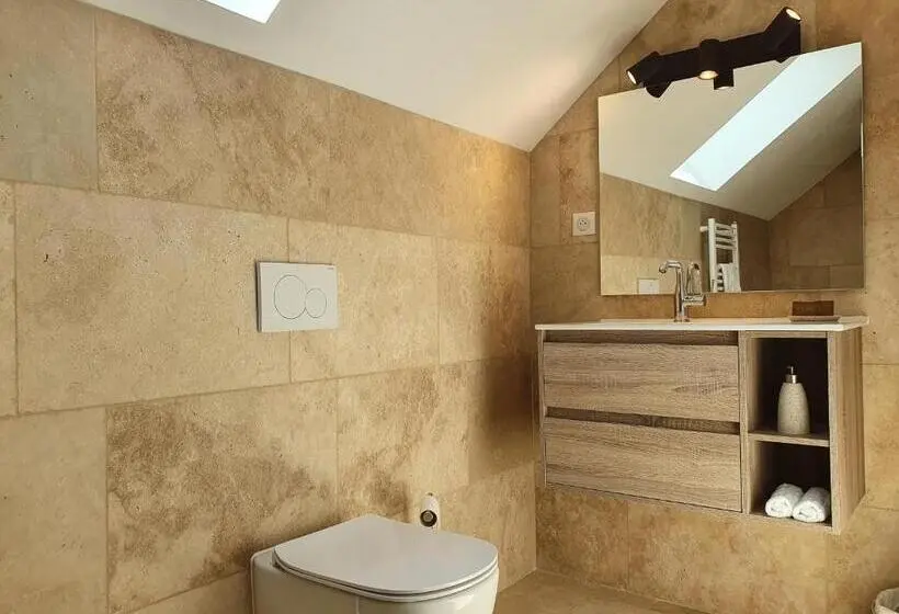 テラス付きスタンダードルーム, Les Vieilles Pierres Chambres D Hôtes