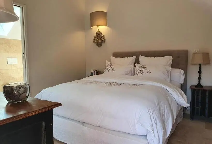 テラス付きスタンダードルーム, Les Vieilles Pierres Chambres D Hôtes