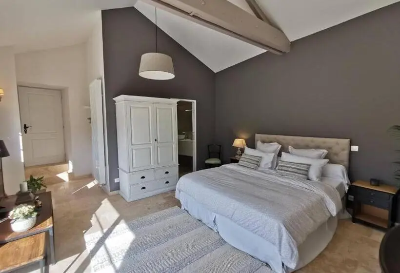 ガーデンビューデラックスルーム, Les Vieilles Pierres Chambres D Hôtes
