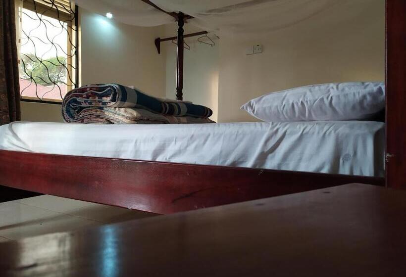 اتاق لوکس, Hoima Flight Motel