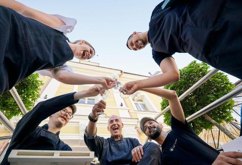 اتاق سوپریور, Dvorec Gregorčič