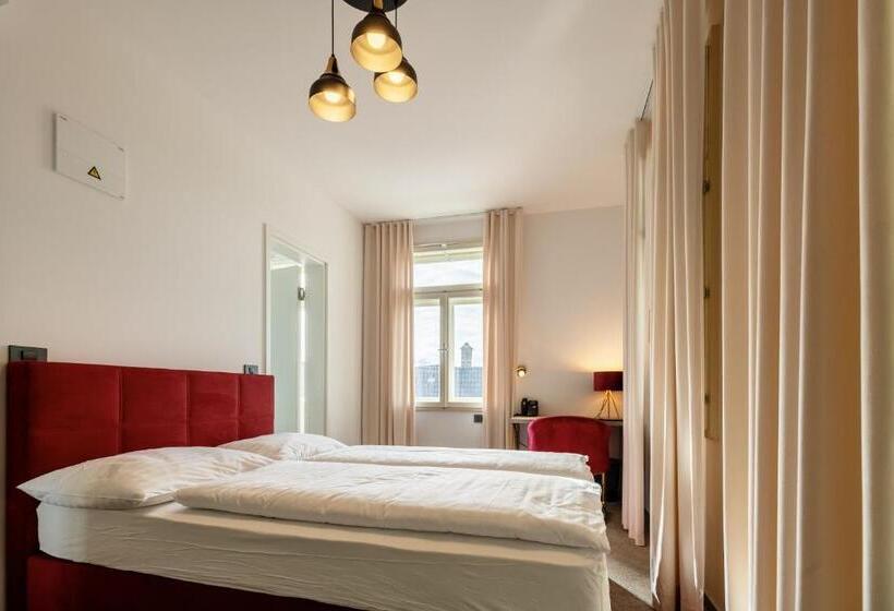 اتاق استاندارد با بالکن, Dvorec Gregorčič