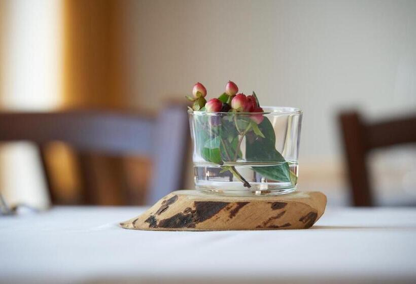 اتاق لوکس با بالکن, Dvorec Gregorčič