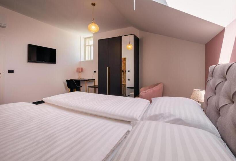 اتاق استاندارد, Dvorec Gregorčič