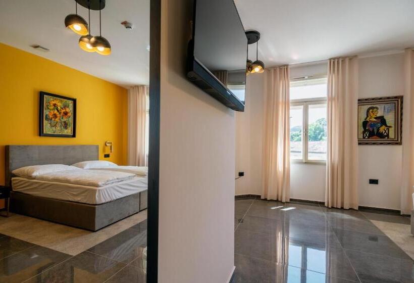 اتاق سوپریور, Dvorec Gregorčič