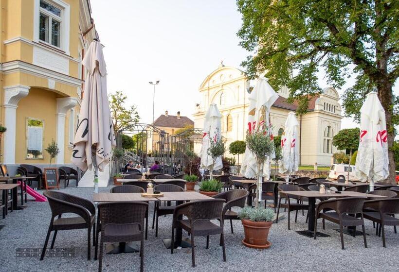 اتاق سوپریور, Dvorec Gregorčič