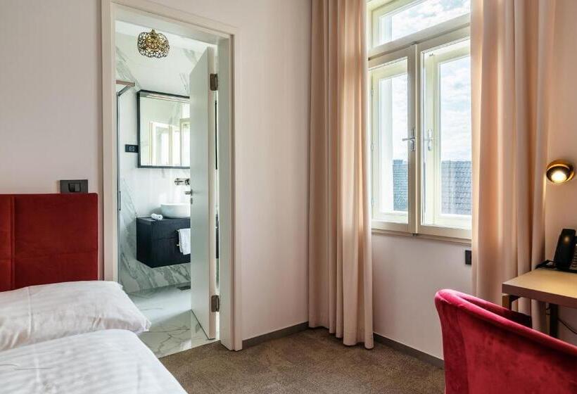 اتاق استاندارد با بالکن, Dvorec Gregorčič