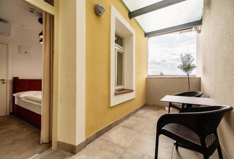 اتاق استاندارد با بالکن, Dvorec Gregorčič