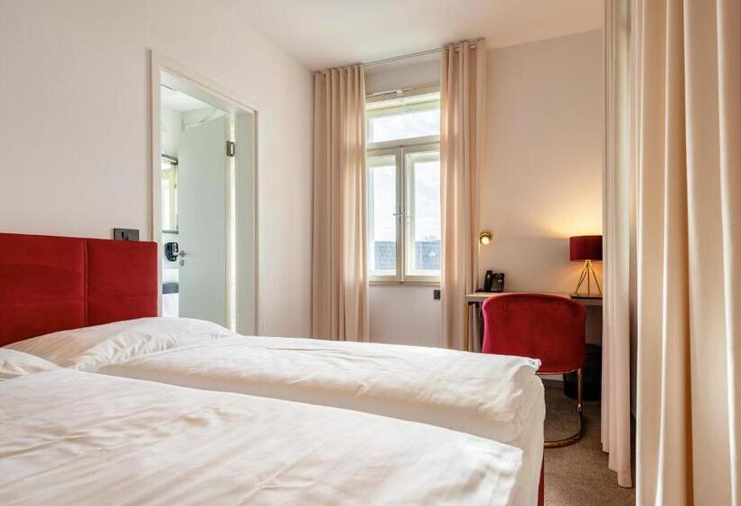 اتاق استاندارد با بالکن, Dvorec Gregorčič