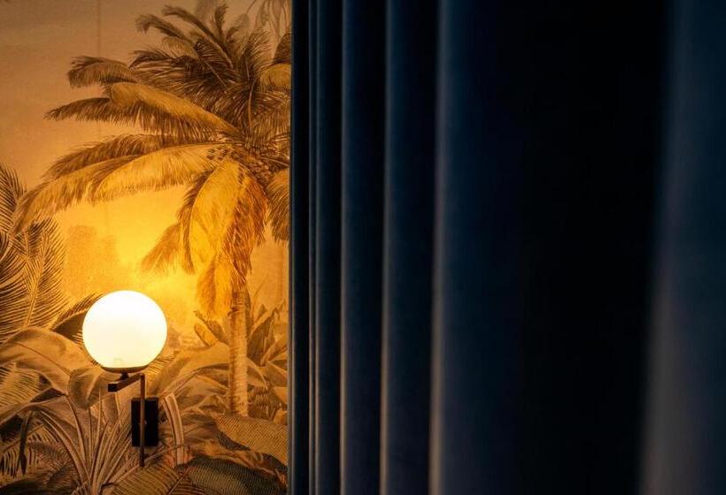 اتاق لوکس, Dvorec Gregorčič