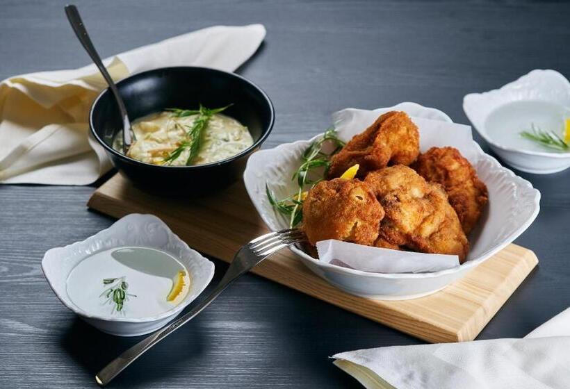 اتاق لوکس, Dvorec Gregorčič