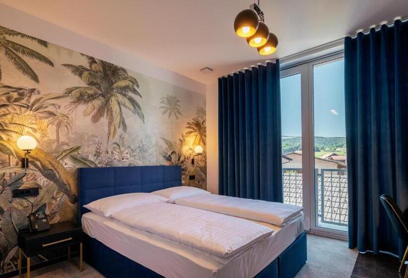 اتاق لوکس, Dvorec Gregorčič