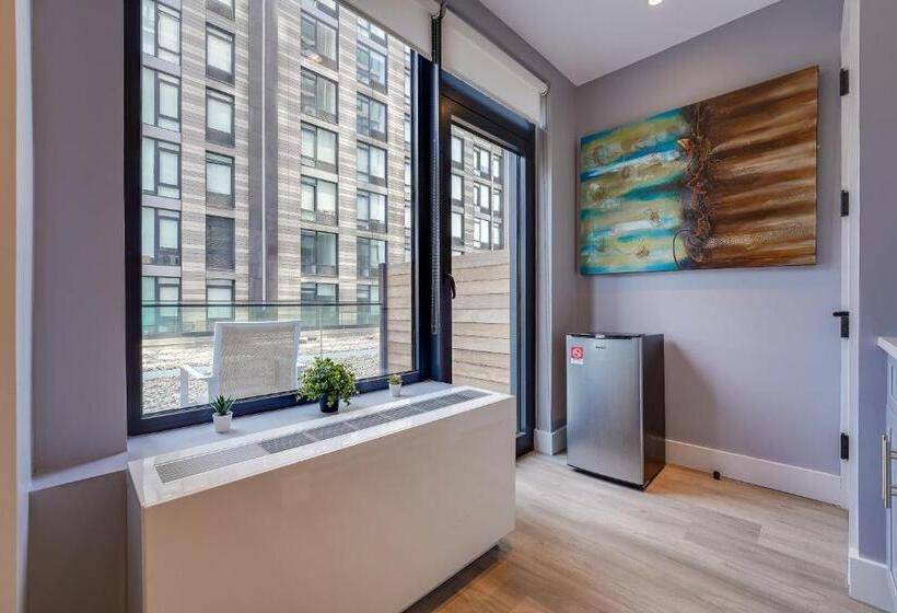 발코니가 있는 스위트, Global Luxury Suites At The Arches