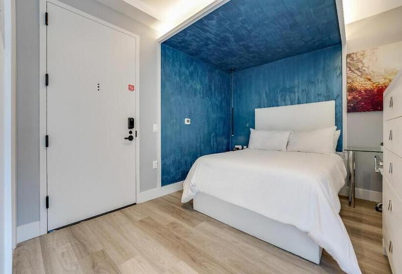 سوئیت با بالکن, Global Luxury Suites At The Arches