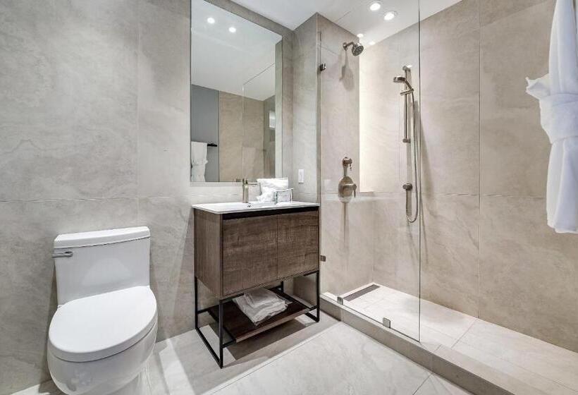 발코니가 있는 스위트, Global Luxury Suites At The Arches