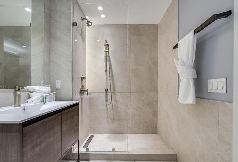 발코니가 있는 스위트, Global Luxury Suites At The Arches