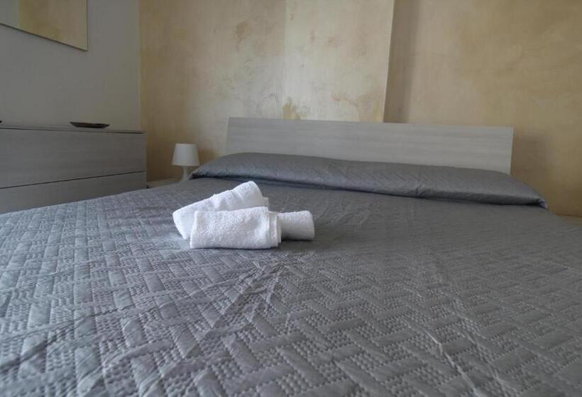 اتاق استاندارد با بالکن, Sognandocasab&b Tortora