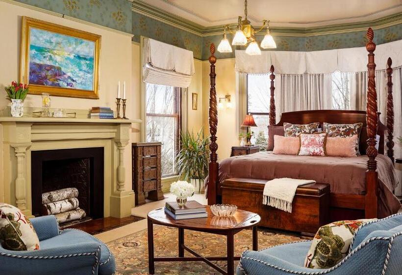 جناح سرير كينج, The Lady Mary Inn