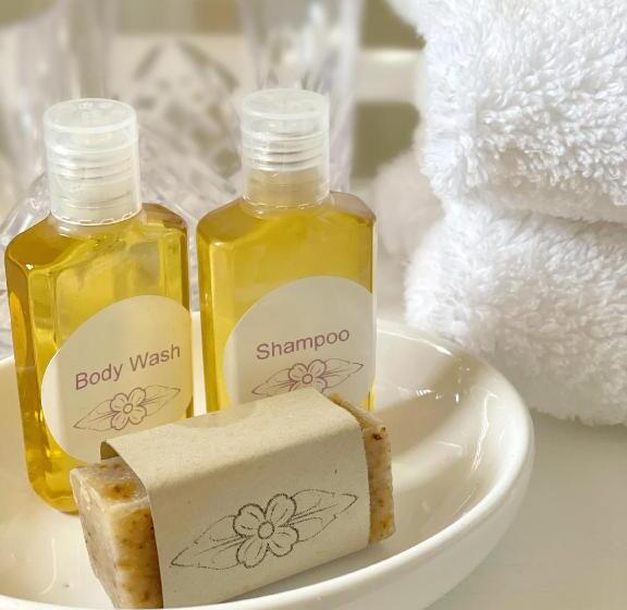 جناح سرير ملكى, The Lady Mary Inn