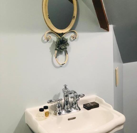 스탠다드 룸, The Victorian On Main